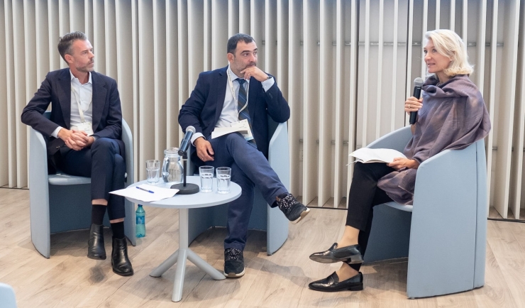 El president d'ENoLL, Wim Dekinderen; el vicepresident, Evdokimos Konstantindis; i la directora general d'ENoLL, Martina De Sole.